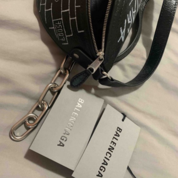Balenciaga Souvenir graffiti belt bag - Picture 3 of 5